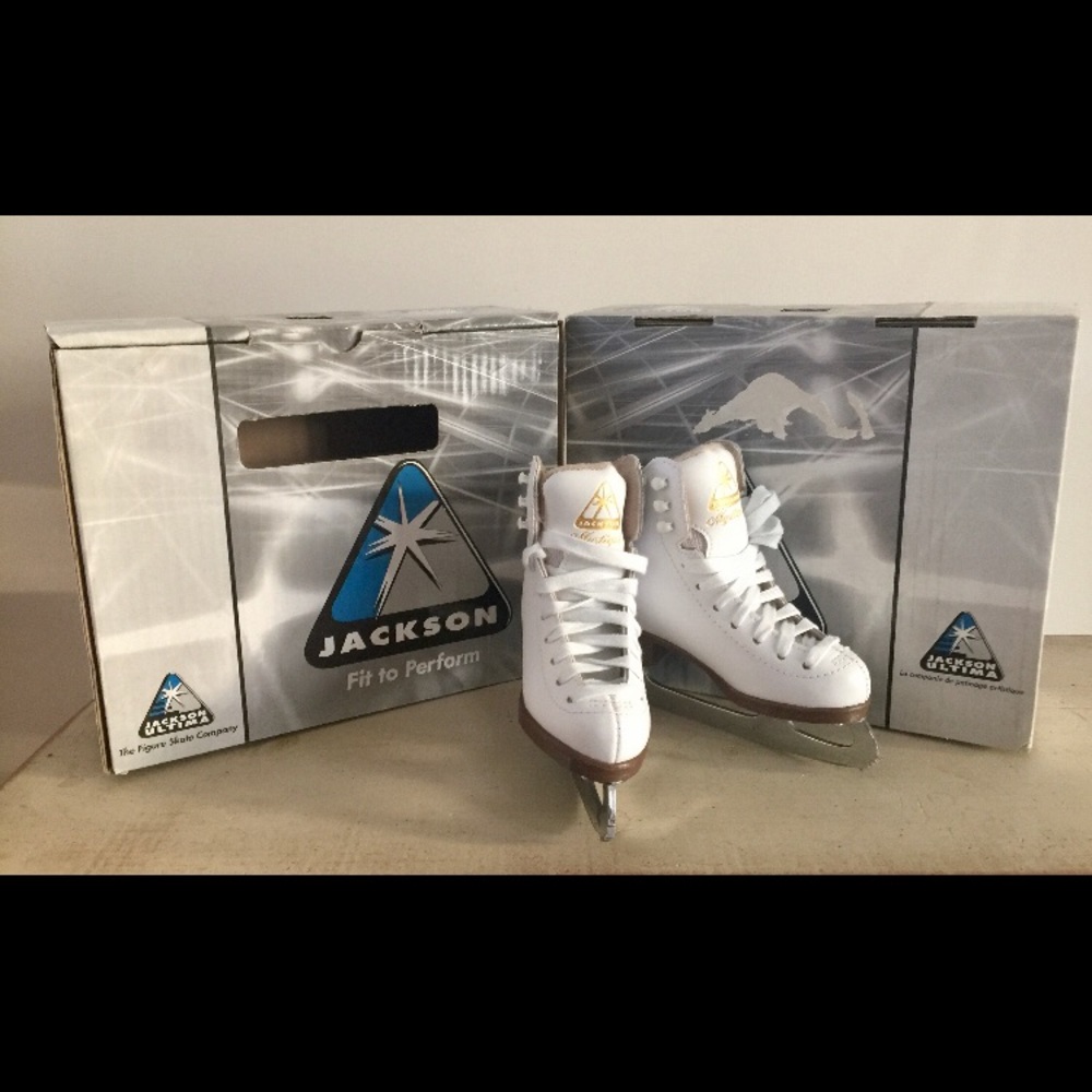 Brand new size 9 figure skates